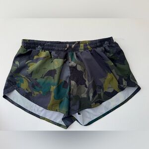 Excellent condition women’s OLD NAVY camo running shorts XS
